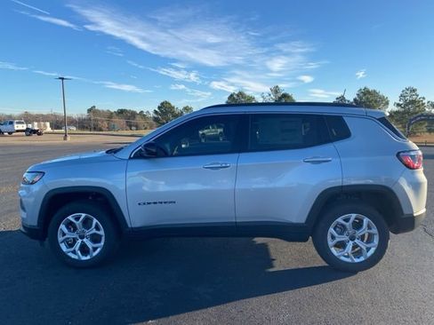 New 2026 Jeep Compass Latitude image 4