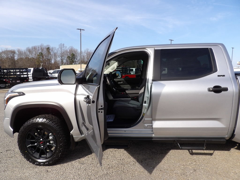 Used 2024 Toyota Tundra SR5 AWD/4WD image 13