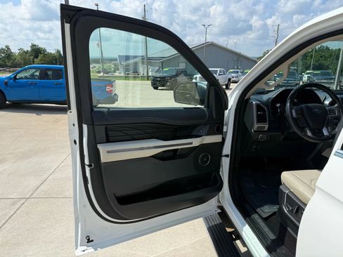 Used 2020 Ford Expedition Platinum image 13