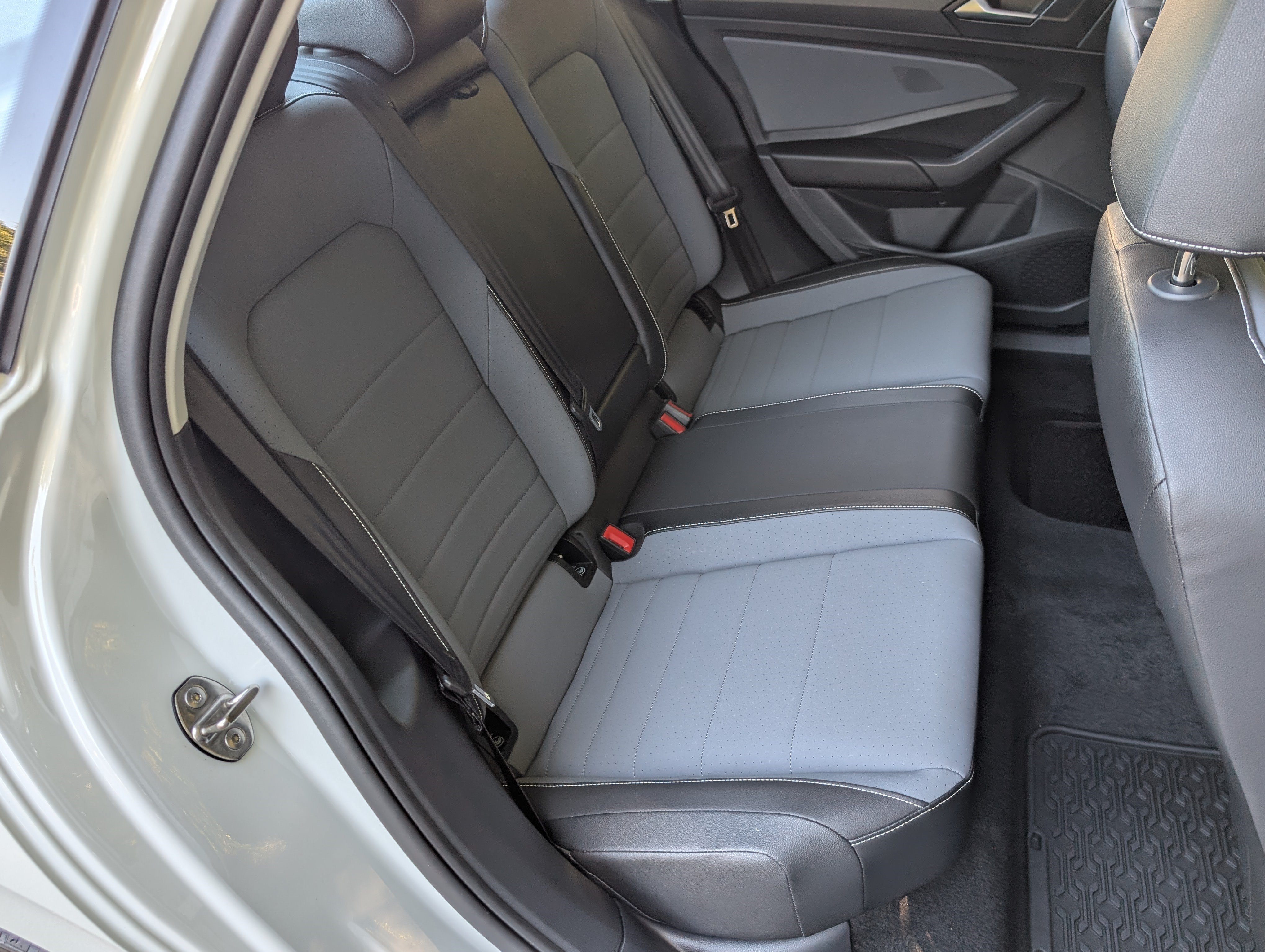 Used 2026 Volkswagen Jetta SE FWD image 19
