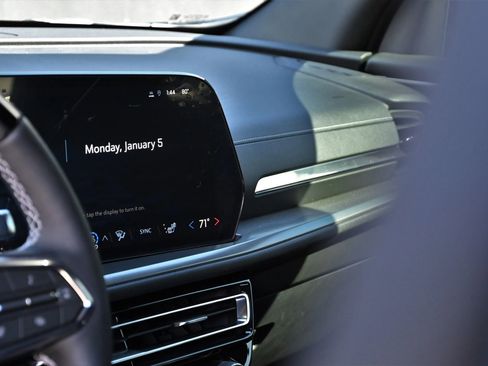 Used 2026 Chevrolet Traverse LT w/ Enhanced Driving Package image 10