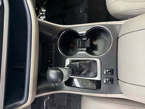 Used 2014 Toyota Highlander XLE image 32