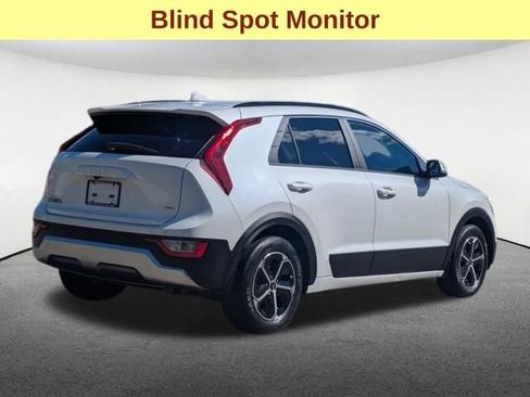 Used 2023 Kia Niro EX FWD image 5