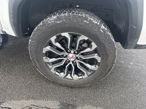 Used 2024 GMC Canyon Denali image 6