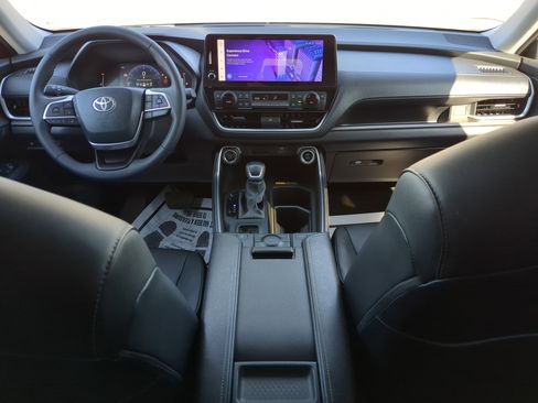 Used 2025 Toyota Grand Highlander FWD image 12
