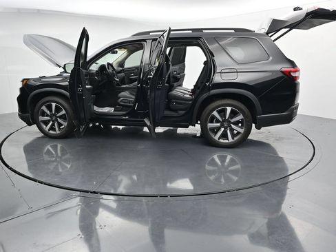 Used 2023 Honda Pilot Touring image 45