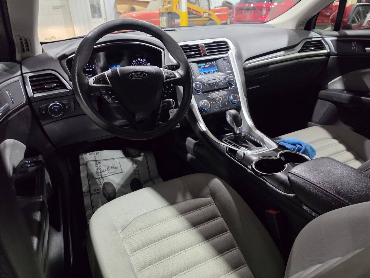 Used 2014 Ford Fusion S FWD image 27