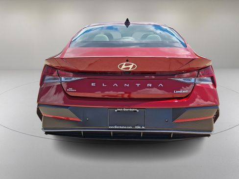 Used 2024 Hyundai Elantra Limited FWD image 9