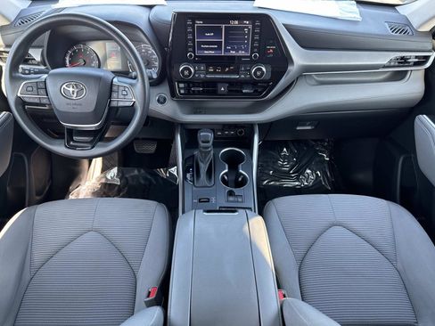 Used 2021 Toyota Highlander L image 9
