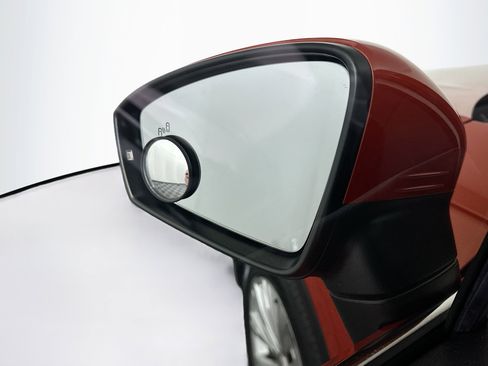 Used 2018 Volkswagen Tiguan SE w/ Panoramic Sunroof Package image 16