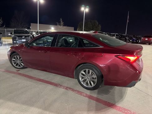 Used 2022 Toyota Avalon XLE image 4