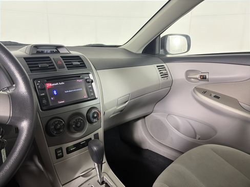 Used 2013 Toyota Corolla LE image 25