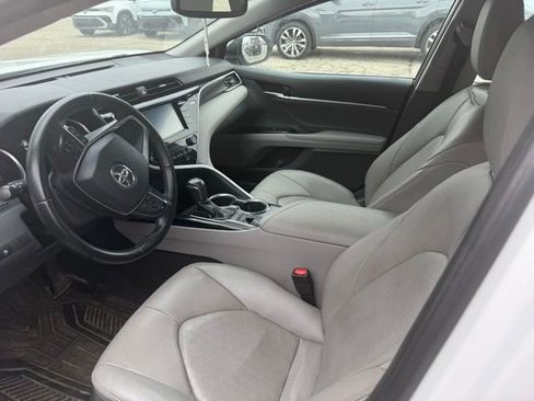 Used 2018 Toyota Camry XSE image 10