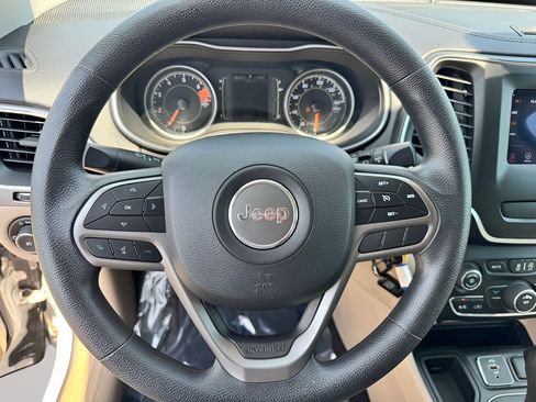 Used 2019 Jeep Cherokee Latitude w/ Popular Appearance Group FWD image 20