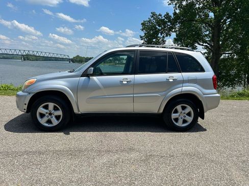 Used 2005 Toyota RAV4 4WD image 2