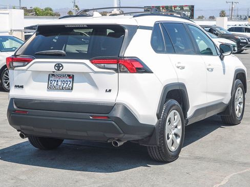 Used 2021 Toyota RAV4 LE FWD image 9