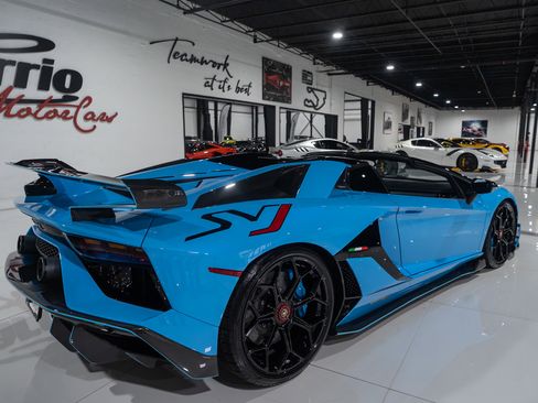 Used 2021 Lamborghini Aventador SVJ image 7