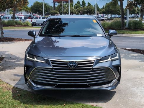 Used 2021 Toyota Avalon Limited w/ Advanced Safety Package FWD image 3