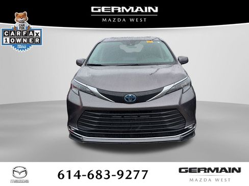 Used 2024 Toyota Sienna XLE w/ XLE Plus Package FWD image 3