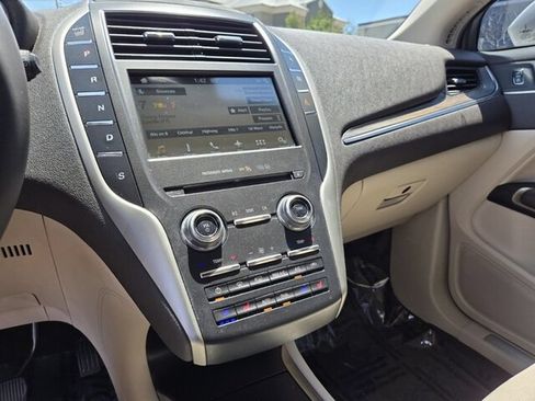 Used 2017 Lincoln MKC Reserve FWD image 22