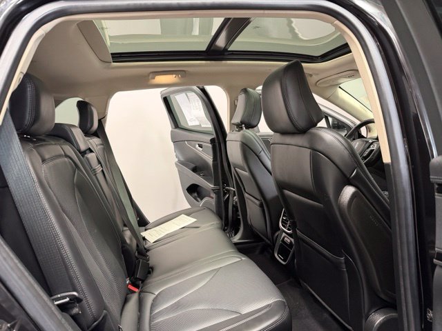 Used 2023 Lincoln Nautilus Reserve AWD/4WD image 27