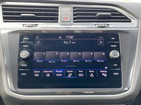 Used 2021 Volkswagen Tiguan SE FWD image 15