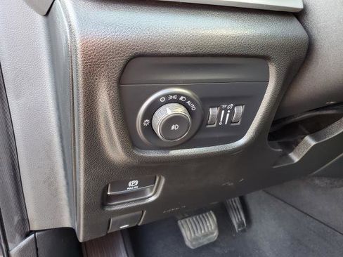 Used 2022 Jeep Grand Cherokee Limited image 9