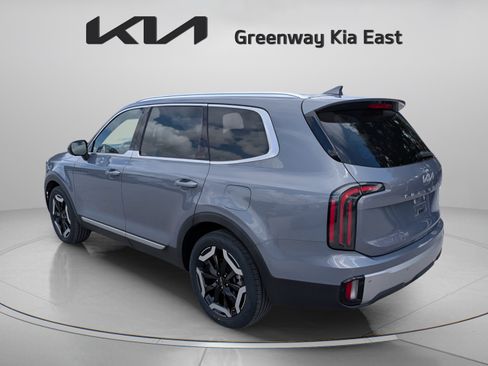 Certified 2023 Kia Telluride EX w/ EX Captain's Chair Package FWD image 8