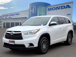 Used 2015 Toyota Highlander LE video 1