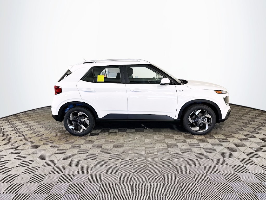 Used 2025 Hyundai Venue SEL FWD image 9