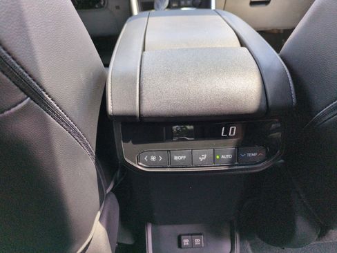 Used 2021 Toyota Highlander XSE AWD/4WD image 33