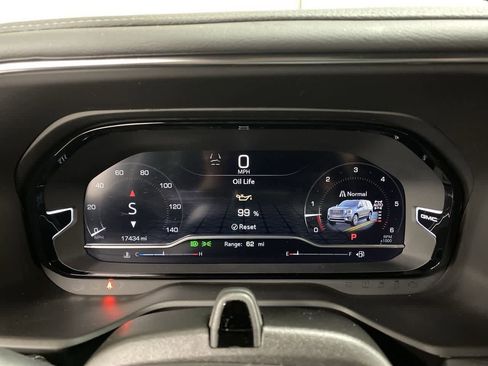 Used 2024 GMC Yukon Denali w/ Advanced Technology Package image 26