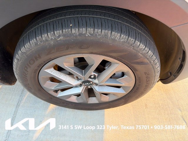 Certified 2024 Kia Telluride LX FWD image 14