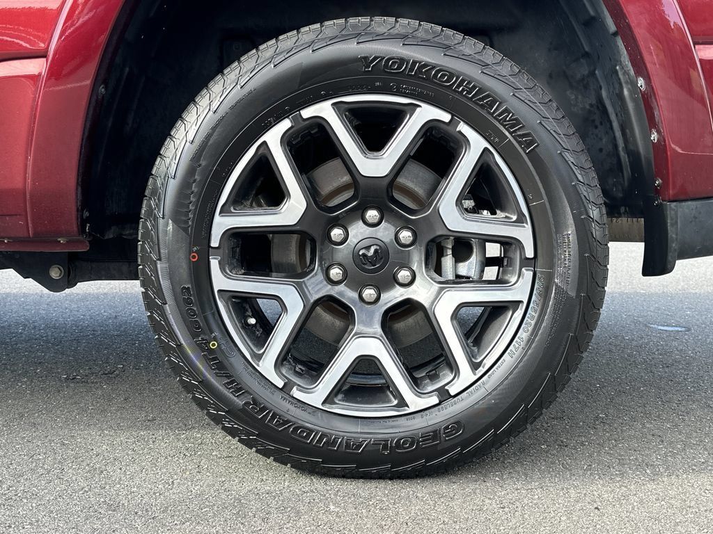 Used 2025 RAM 1500 Laramie AWD/4WD image 16
