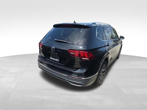 Certified 2023 Volkswagen Tiguan SE FWD image 3