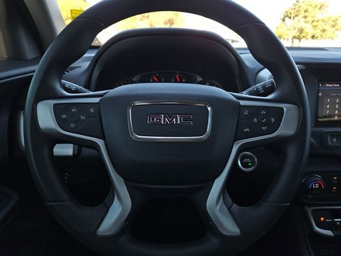 Used 2024 GMC Terrain SLE w/ Driver Convenience Package image 24