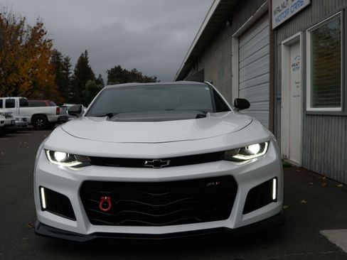 Used 2018 Chevrolet Camaro ZL1 image 29