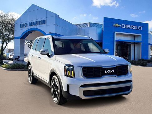 Used 2025 Kia Telluride S image 3