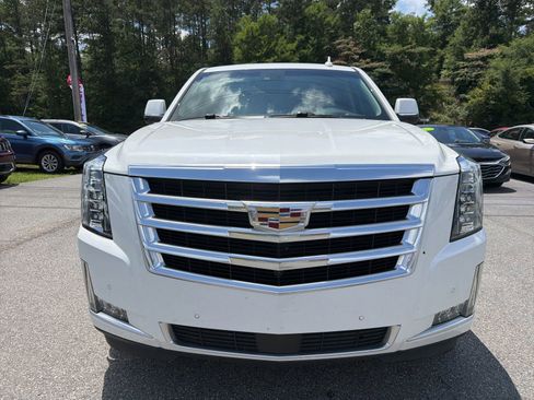 Used 2017 Cadillac Escalade ESV Premium Luxury AWD/4WD image 2