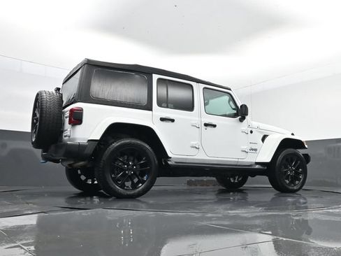 Used 2023 Jeep Wrangler Unlimited Sahara w/ Cold Weather Group AWD/4WD image 24