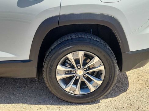 Used 2026 Chevrolet Equinox LT w/ Safety and Technology Package FWD image 12