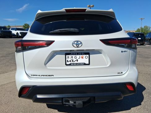 Used 2025 Toyota Highlander XLE AWD/4WD image 11