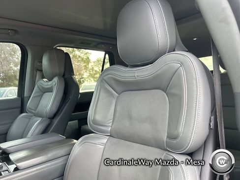 Used 2019 Lincoln Navigator Reserve image 16