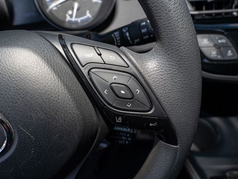 Used 2019 Toyota C-HR LE image 30