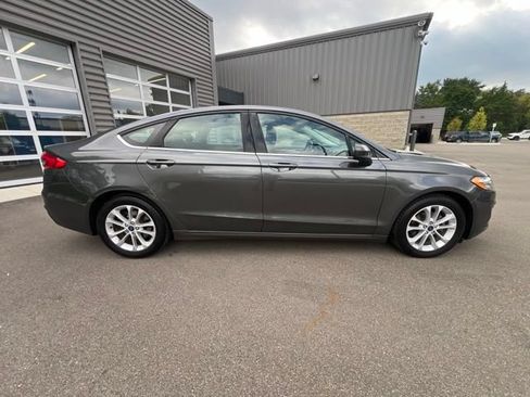 Used 2020 Ford Fusion SE FWD image 4