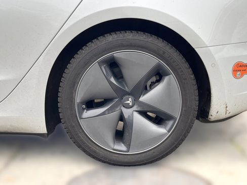 Used 2018 Tesla Model 3 Mid Range image 6