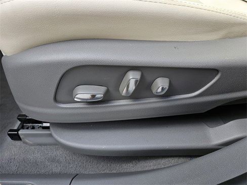 Certified 2025 Cadillac XT5 Premium Luxury image 8