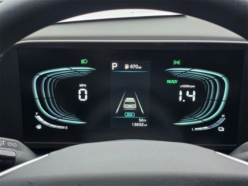 Used 2024 Kia Niro LX image 16