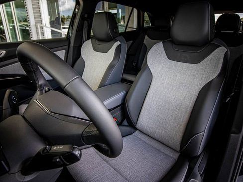 New 2025 Volkswagen ID.4 Pro image 27