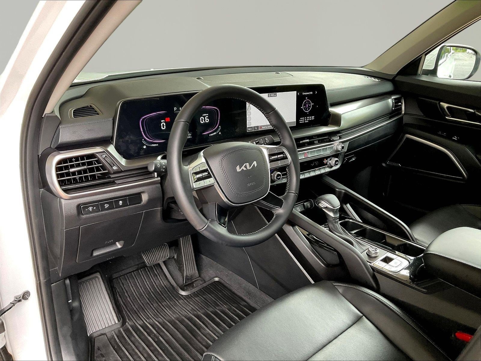 Used 2025 Kia Telluride LX FWD image 16